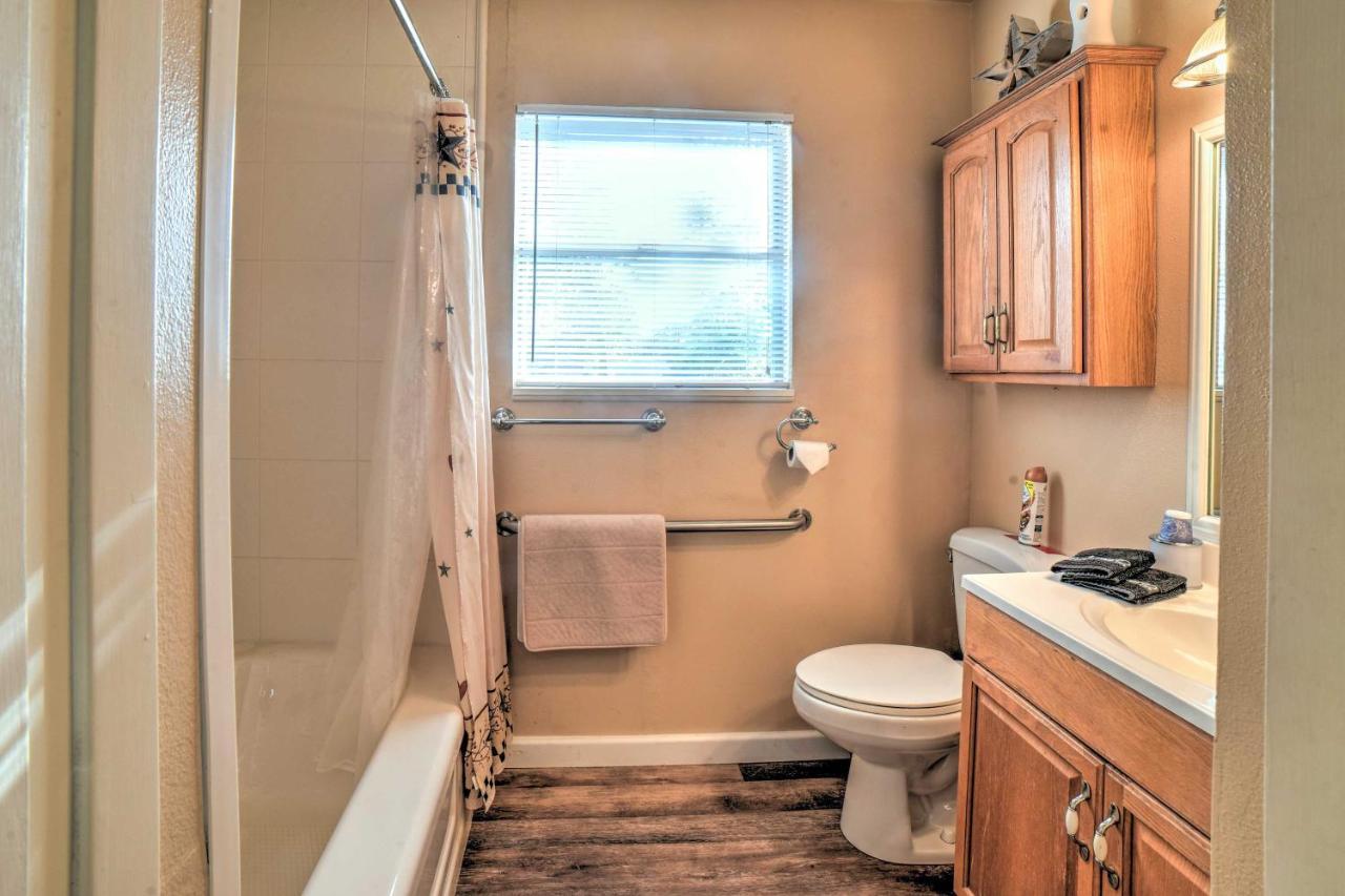 Holiday home 8 Blocks To Main St And Wineries Fredericksburg