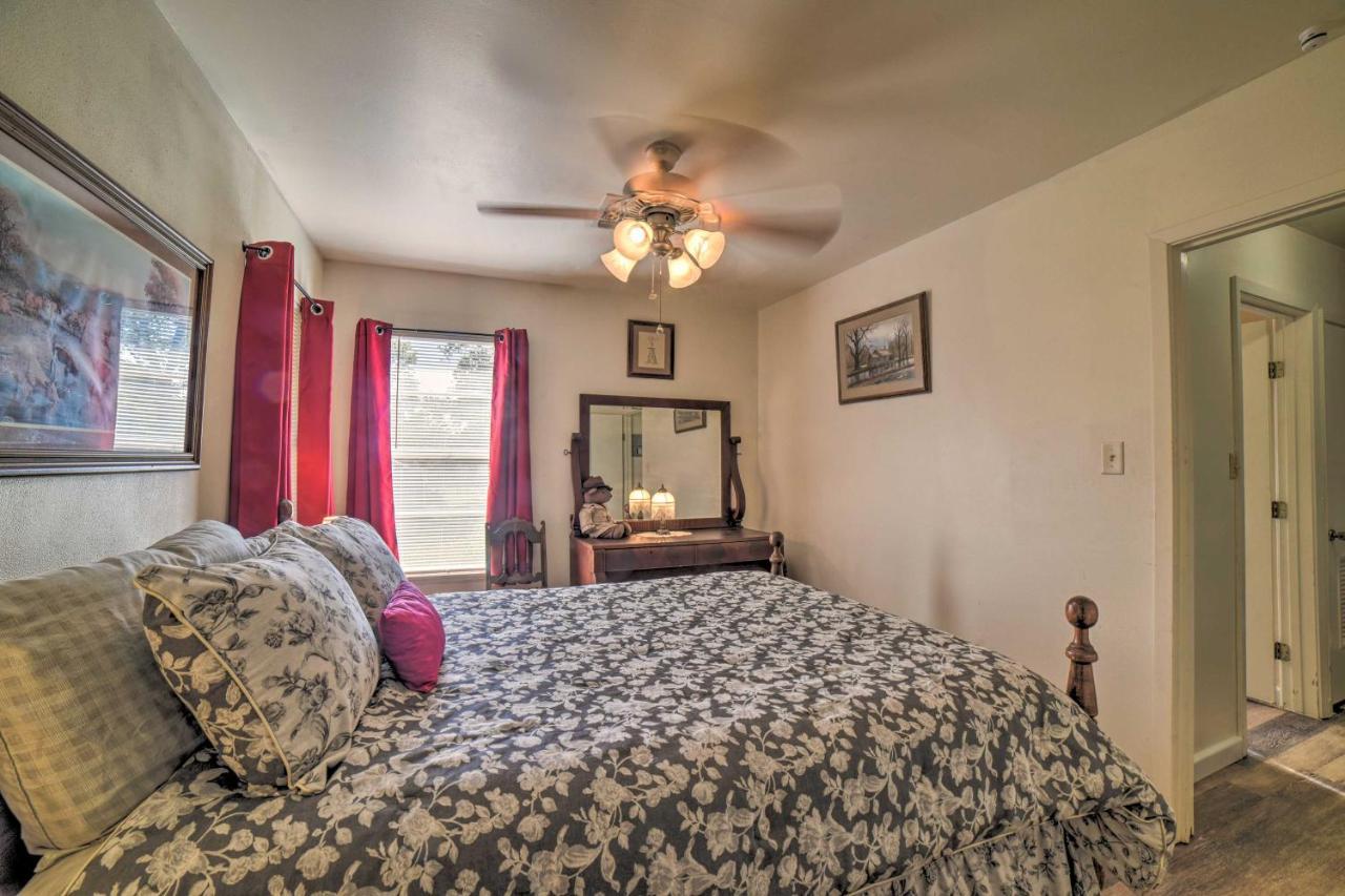 Holiday home 8 Blocks To Main St And Wineries Fredericksburg
