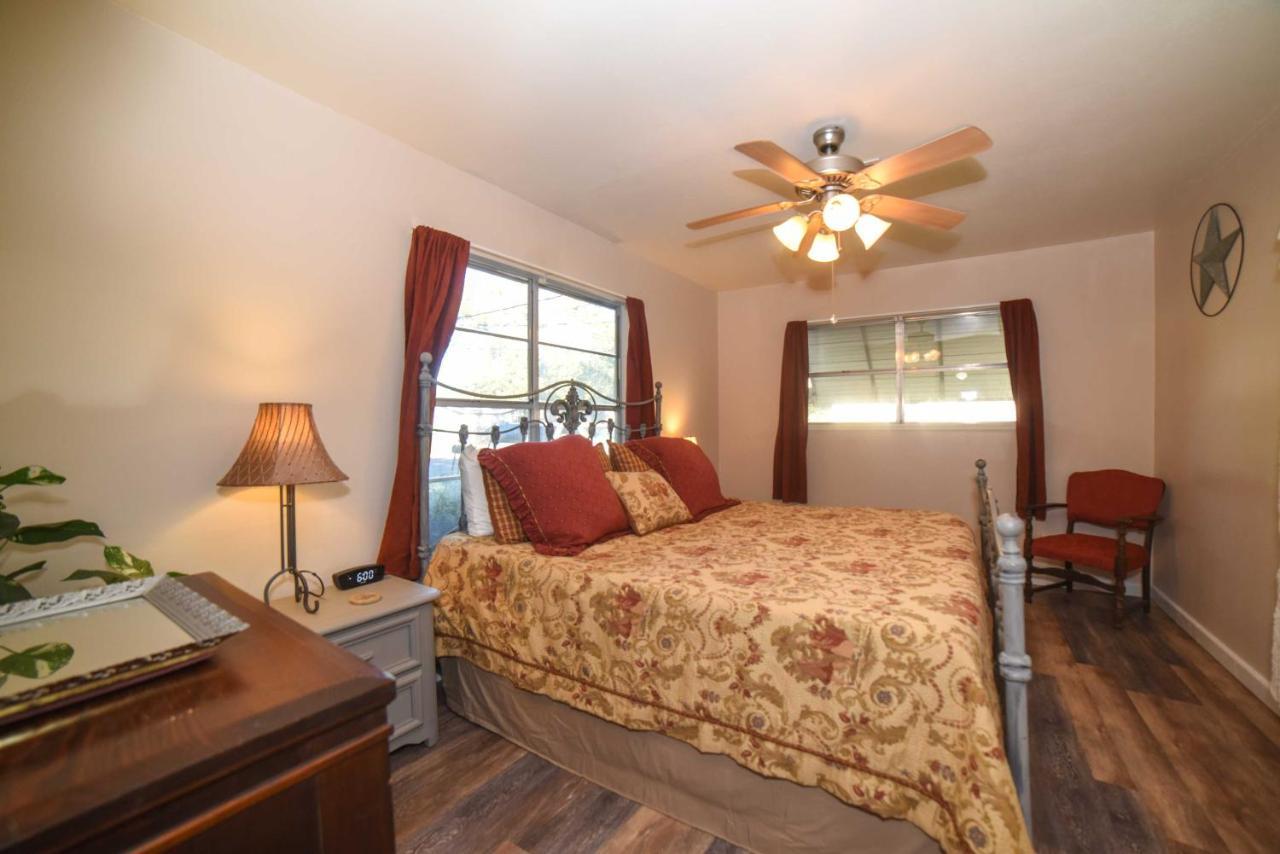 Holiday home 8 Blocks To Main St And Wineries *