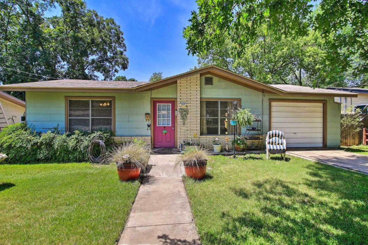 8 Blocks To Main St And Wineries Holiday home Fredericksburg